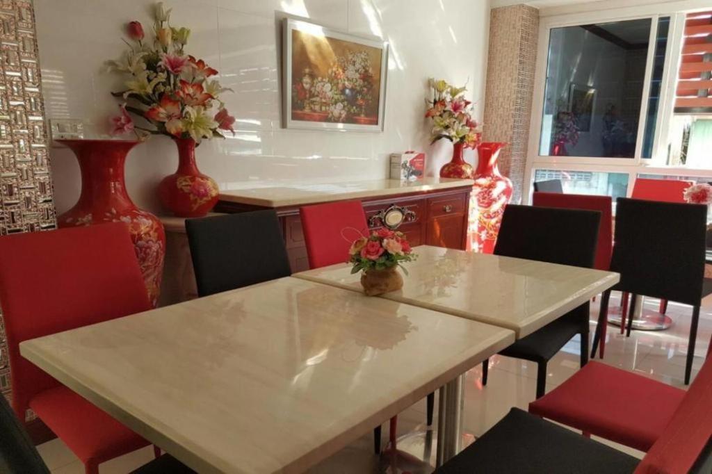 V-House Hotel Транг Екстериор снимка