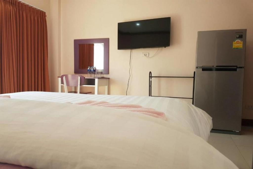 V-House Hotel Транг Екстериор снимка