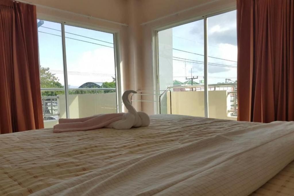V-House Hotel Транг Екстериор снимка
