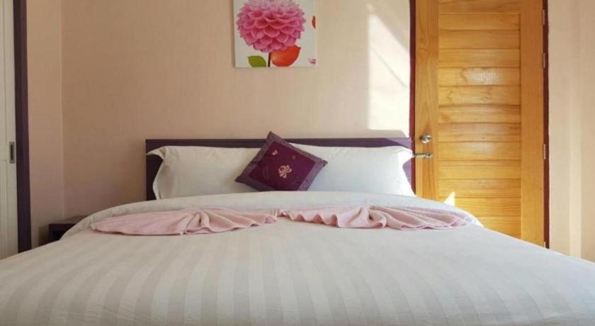 V-House Hotel Транг Екстериор снимка