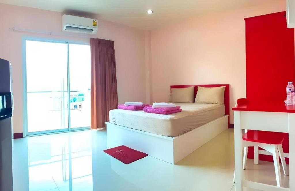 V-House Hotel Транг Екстериор снимка