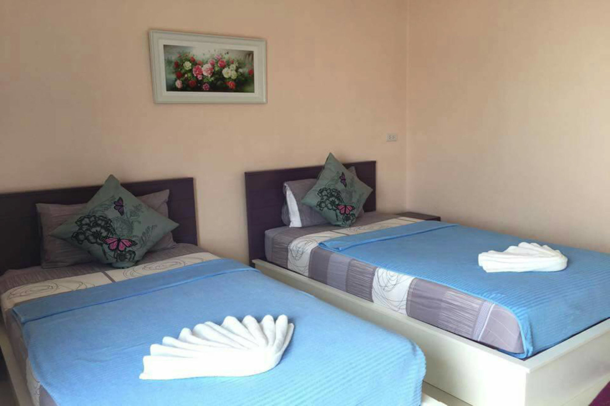 V-House Hotel Транг Екстериор снимка
