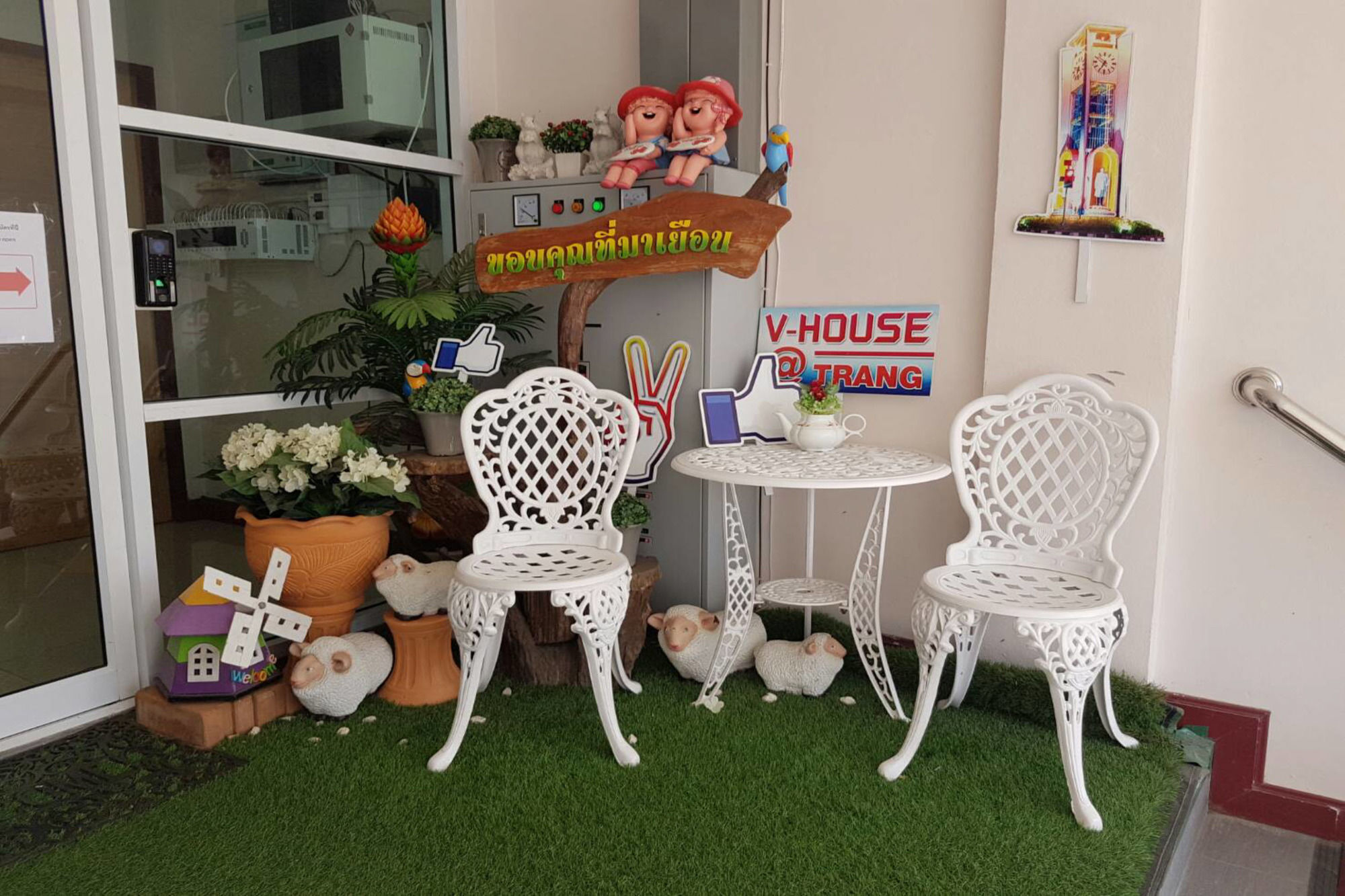 V-House Hotel Транг Екстериор снимка